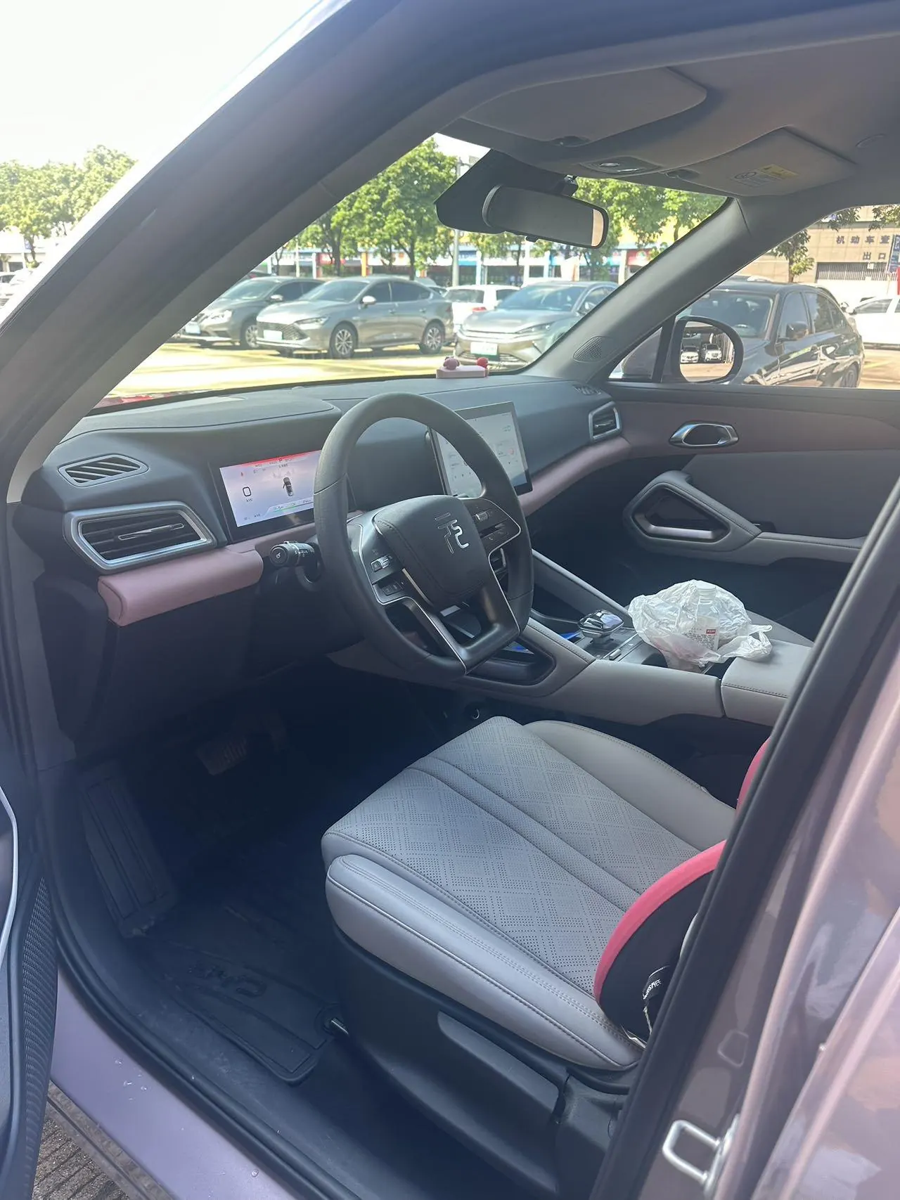 BYD 2024 Yuan UP 301KM Leading Automatic Gear 3
