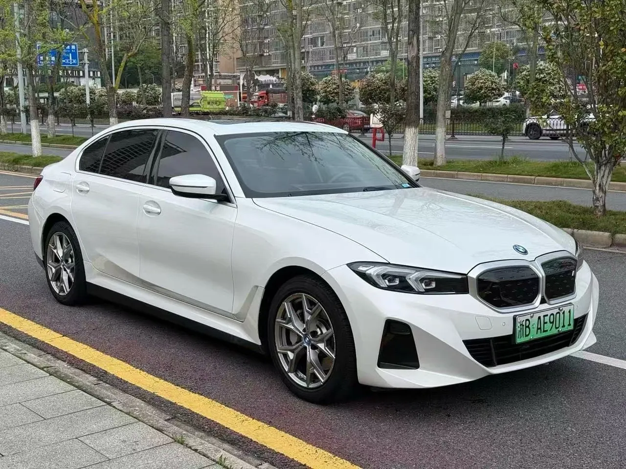 BMW 2022 i3 eDrive 35L automatic gear 2