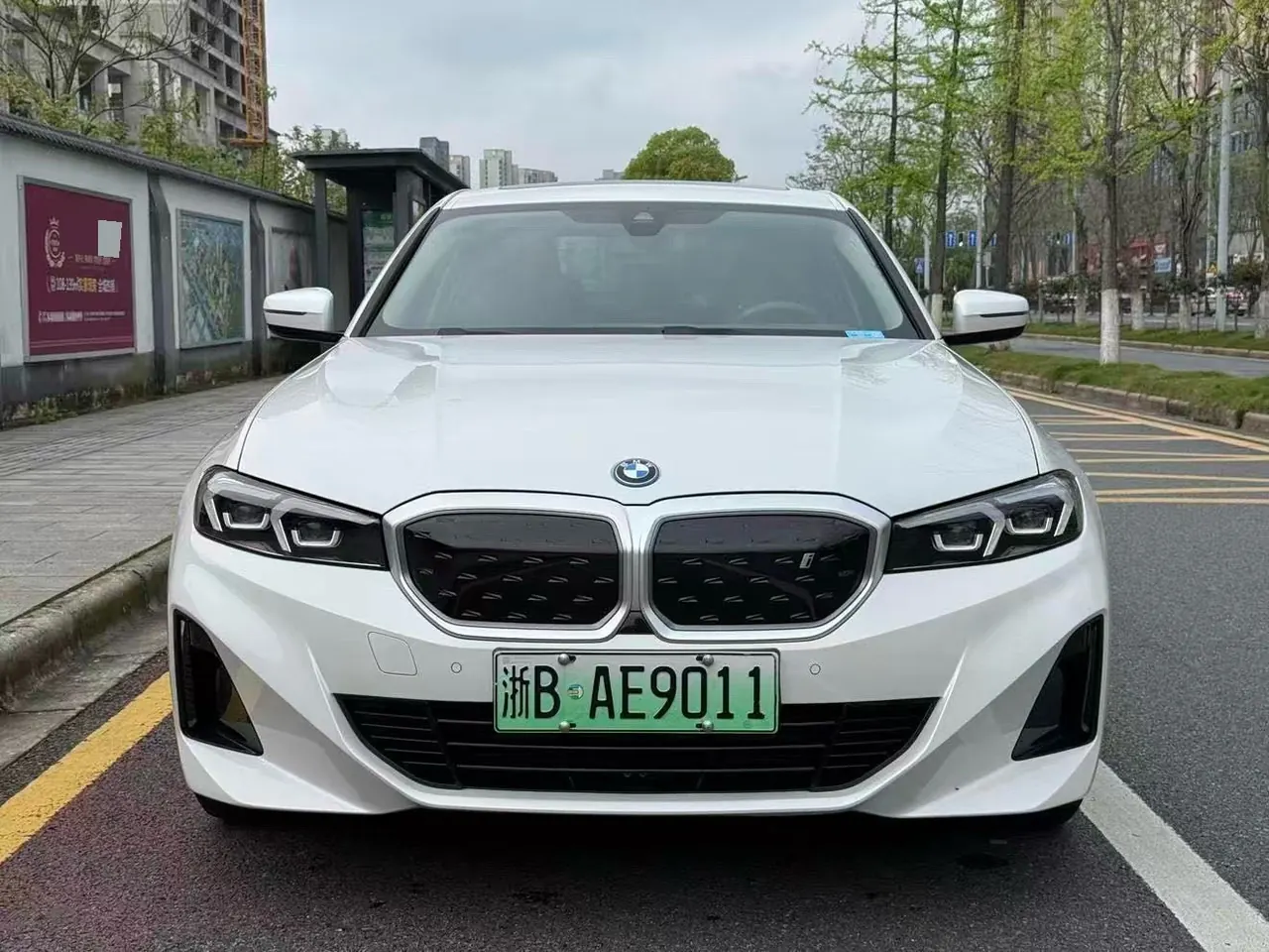 BMW 2022 i3 eDrive 35L automatic gear 3