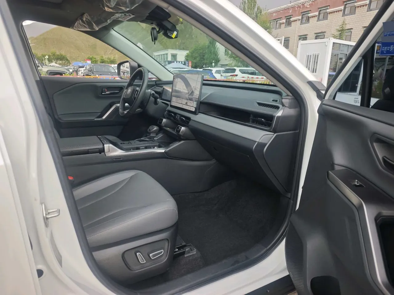 Toyota 2026 RAV4 Rongbo 2.0 Stepless Two-Drive Deluxe Automatic Gear 10
