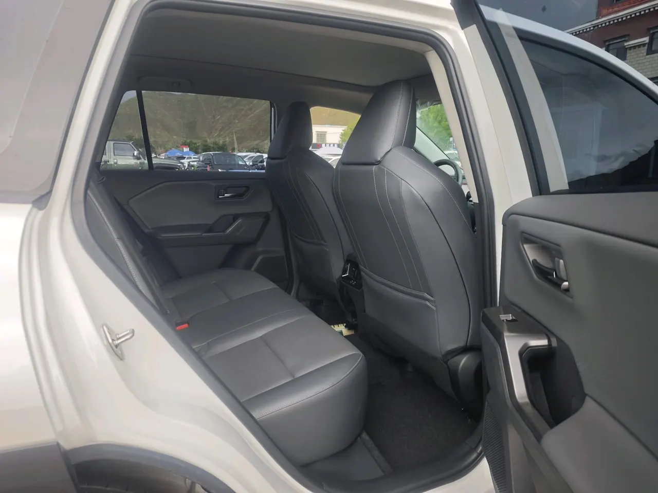 Toyota 2026 RAV4 Rongbo 2.0 Stepless Two-Drive Deluxe Automatic Gear 11