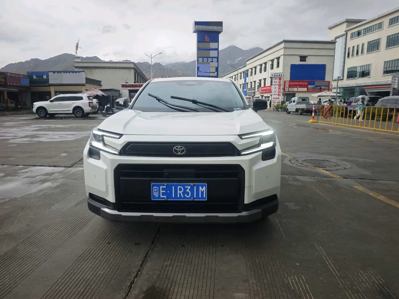 Toyota 2026 RAV4 Rongbo 2.0 Stepless Two-Drive Deluxe Automatic Gear 3