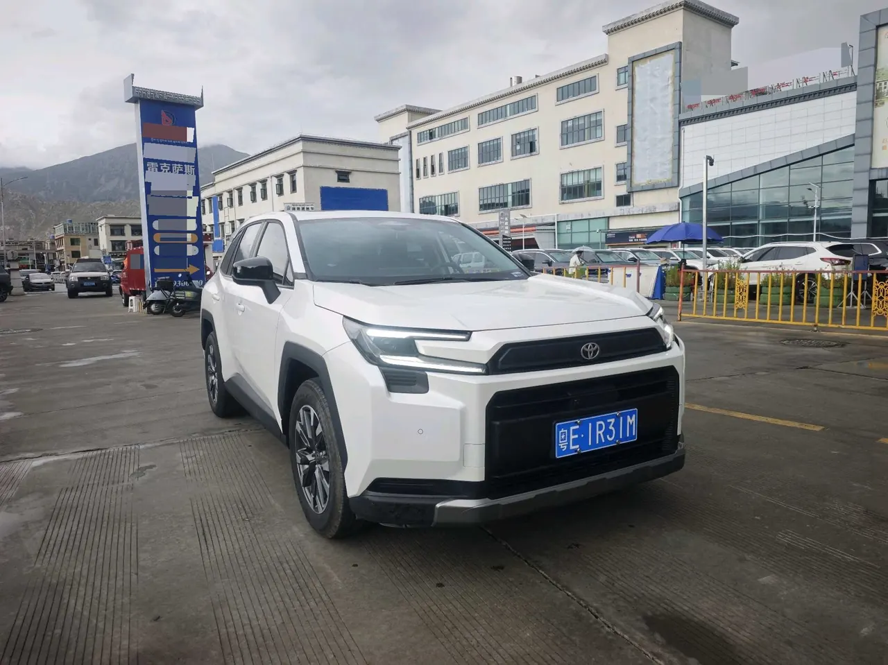 Toyota 2026 RAV4 Rongbo 2.0 Stepless Two-Drive Deluxe Automatic Gear 4