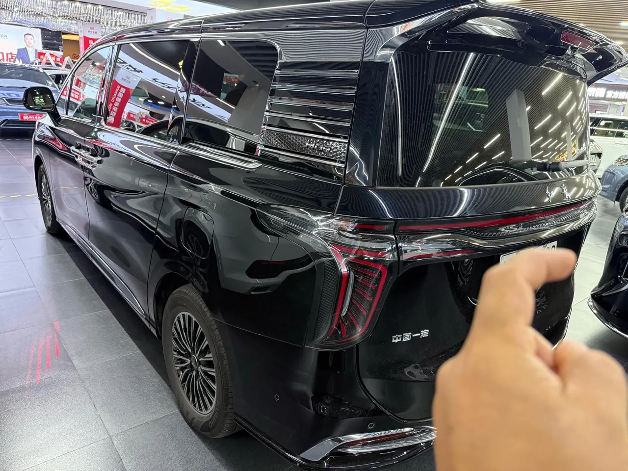 HongQi 2026 HQ9 PHEV 2.0T 4WD Premium Edition Automatic Gear 7