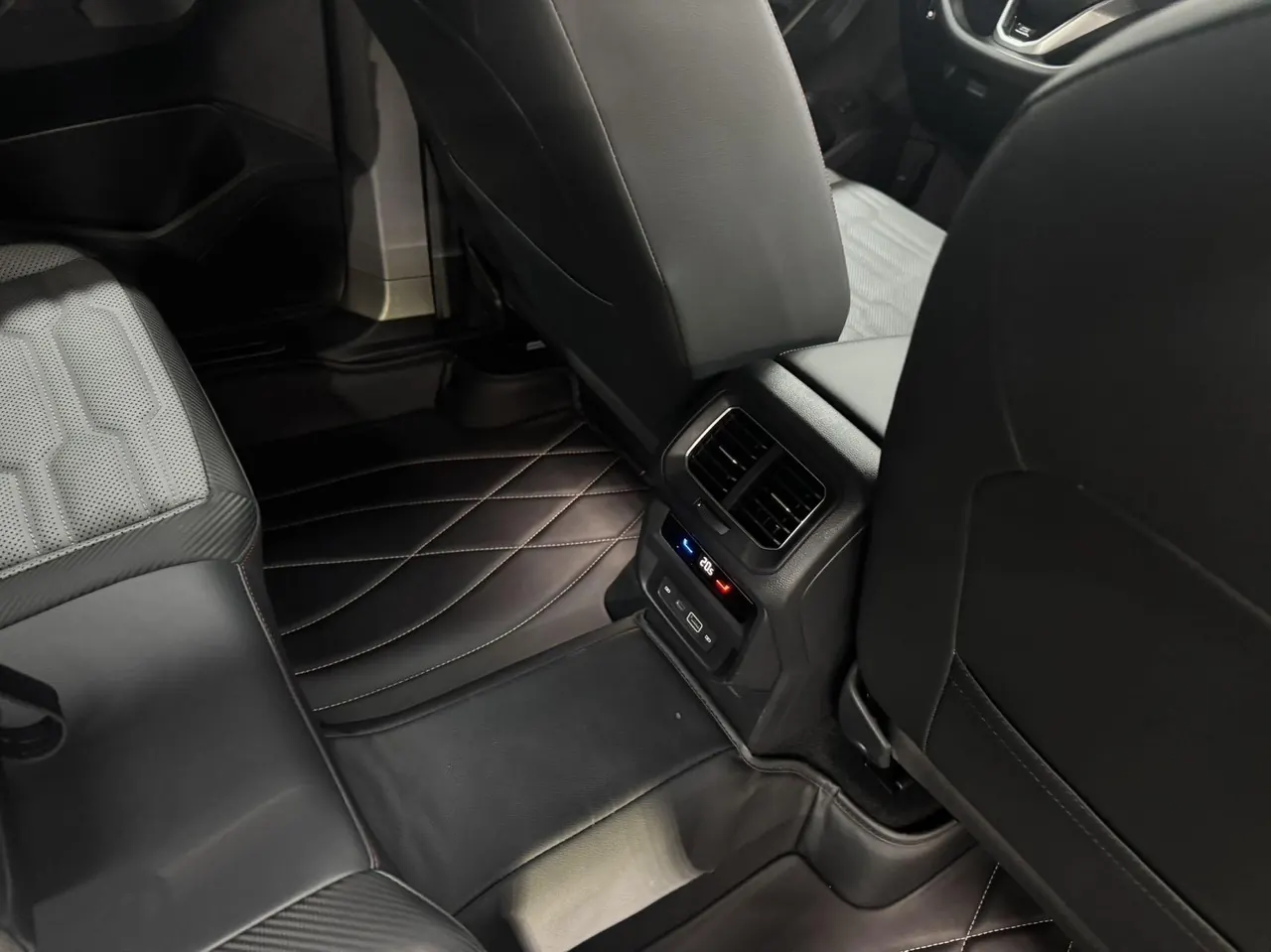 Volkswagen 2021 Tiguan X 2.0TSI 330TSI Two-Drive Ultimate Automatic Gear 10