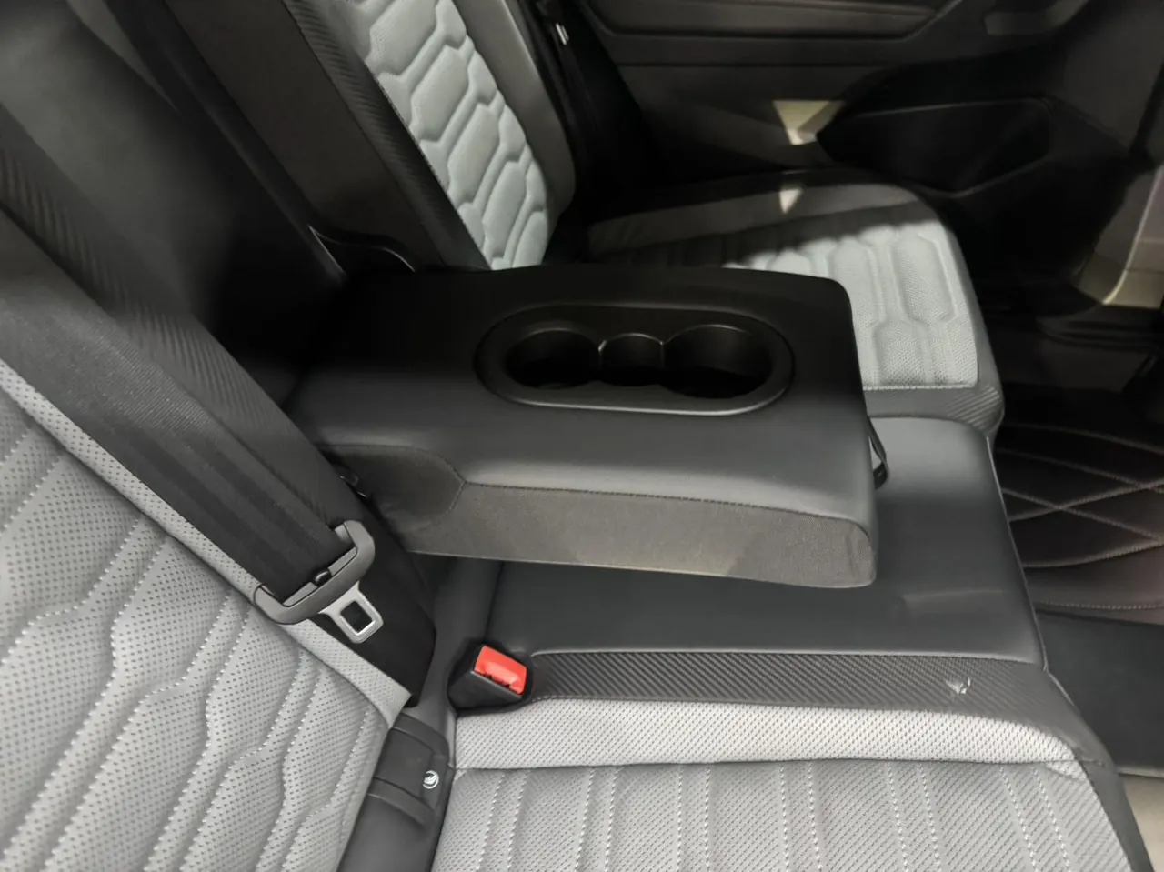 Volkswagen 2021 Tiguan X 2.0TSI 330TSI Two-Drive Ultimate Automatic Gear 12