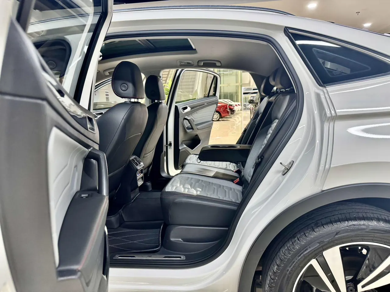 Volkswagen 2021 Tiguan X 2.0TSI 330TSI Two-Drive Ultimate Automatic Gear 5