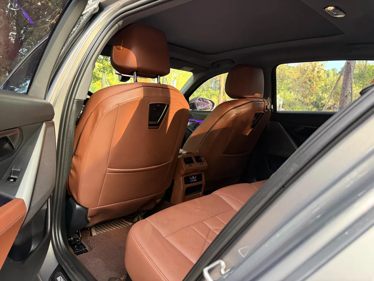 BMW 2024 i5 eDrive 35L M sports suit automatic gear 4