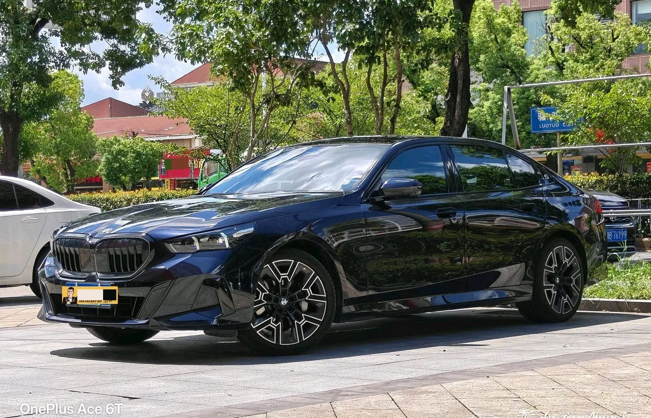 BMW 5 Series 2026 model 530Li 48V 2.0T Leading Edition M Sport Package Automatic - View 1