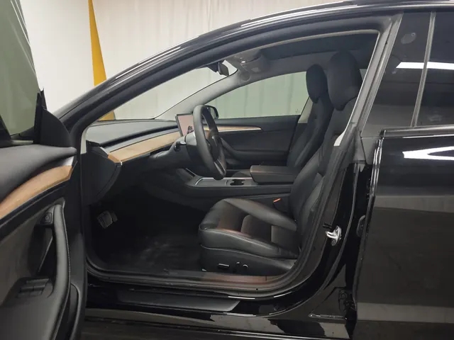 Tesla 2022 Model 3 rear-wheel drive version of automatic transmission 5