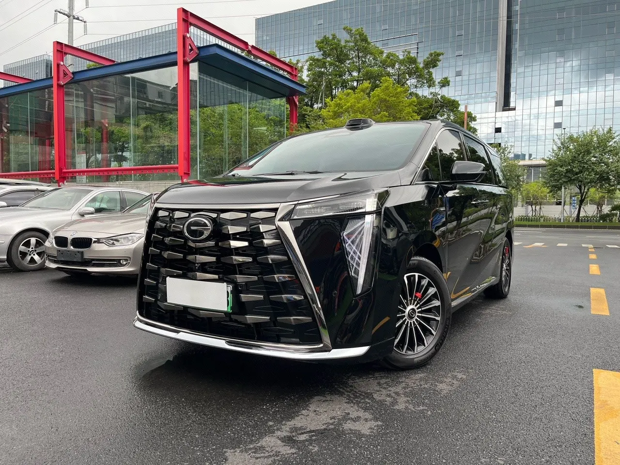 Chuanqi 2026 yearning for M8 PHEV L 1.5T four-wheel drive Ultra automatic gear - View 1