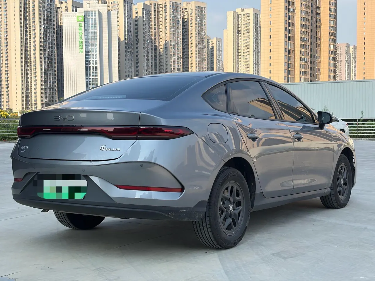 BYD 2026 Qin PLUS DM-i 1.5 CVT 128km Entry-Level Automatic 3
