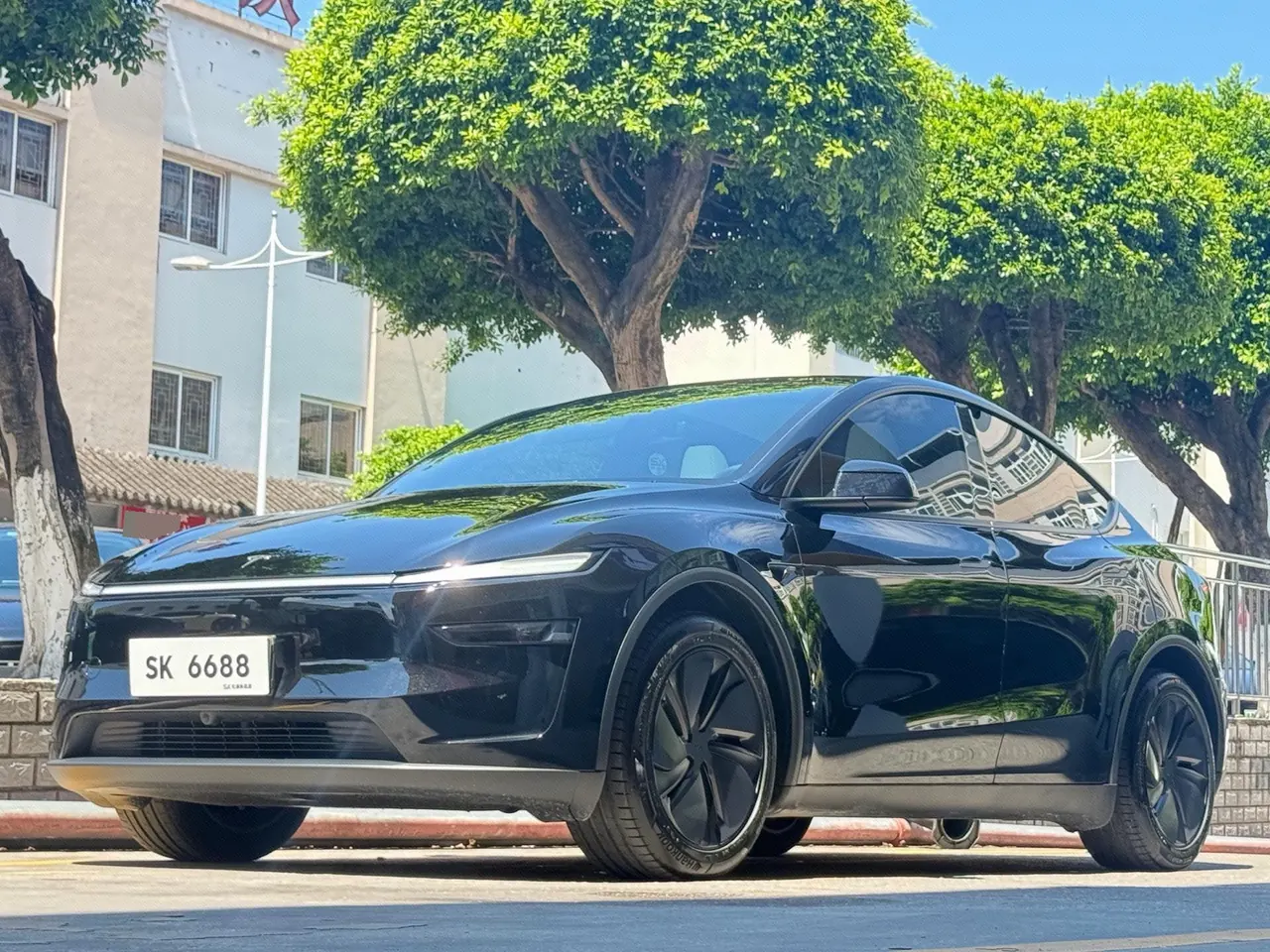 Tesla 2026 Model Y long endurance all-wheel drive version automatic transmission - View 1