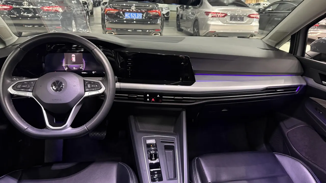Volkswagen 2023 Golf 8 PRO 1.4TSI 280TSI Automatic 4