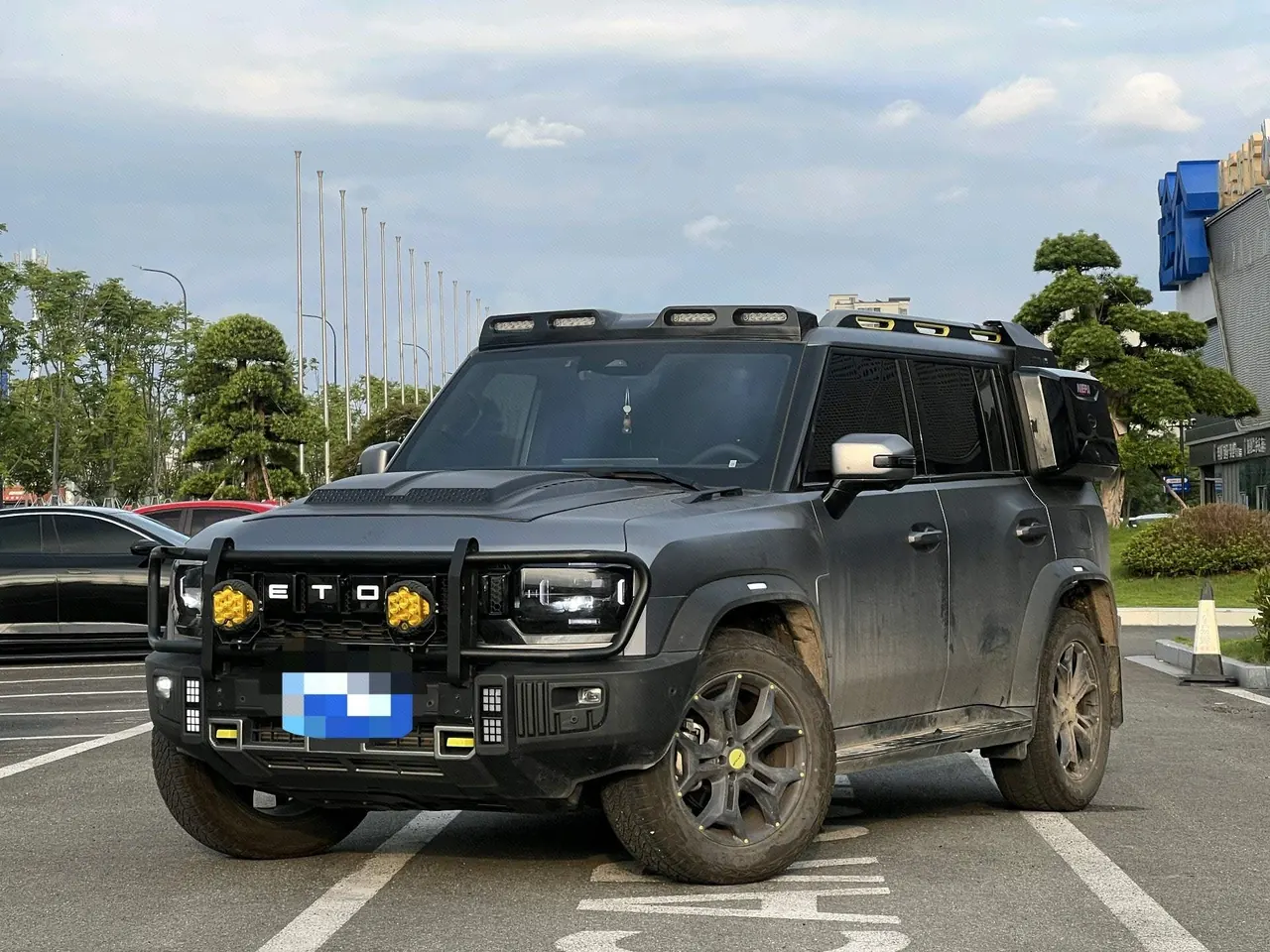 Jetour 2023 Traveler 2.0T 4WD Crossing PRO Automatic Gear - View 1
