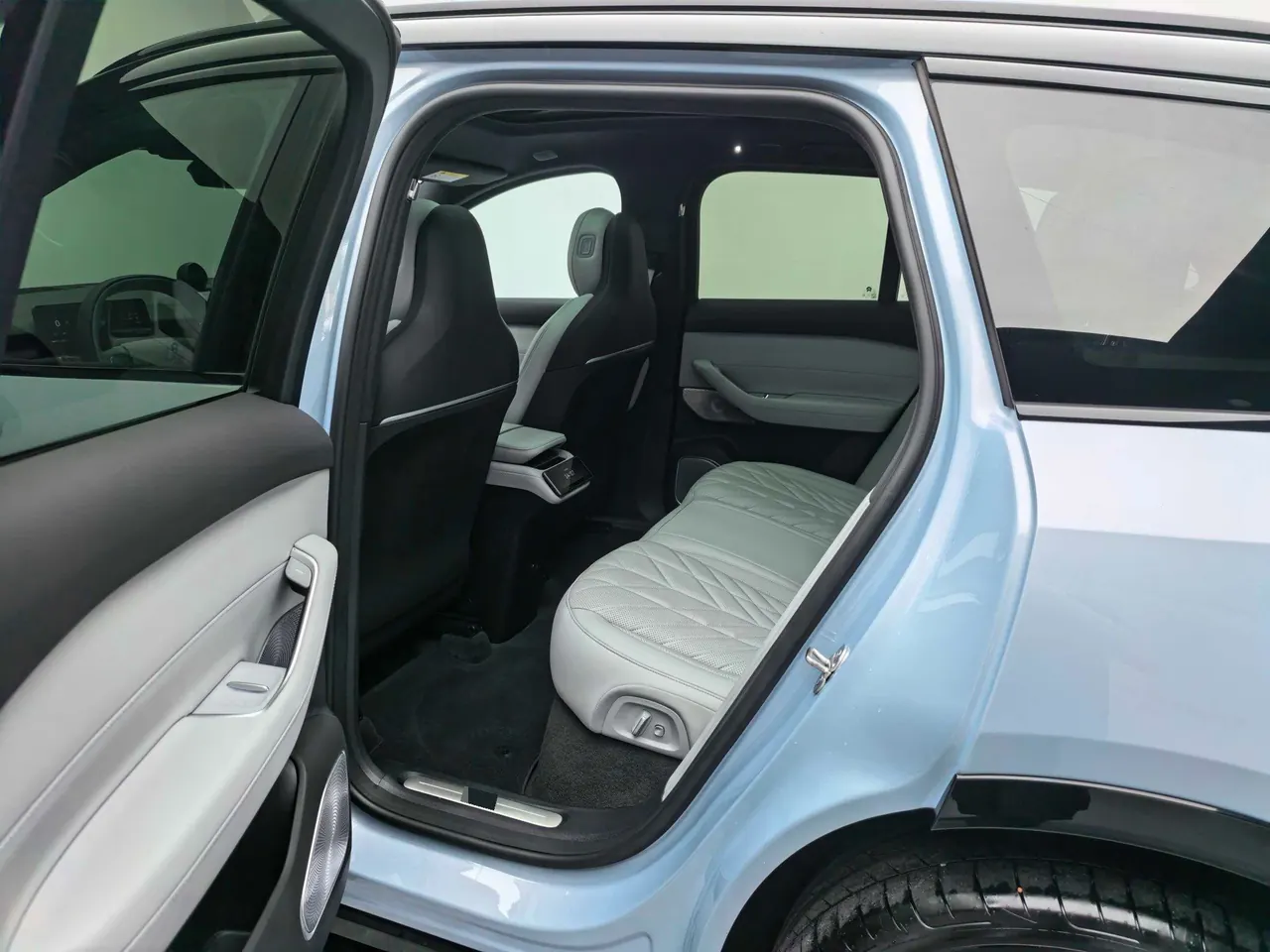 NIO 2025 ES6 75kWh automatic gear 7