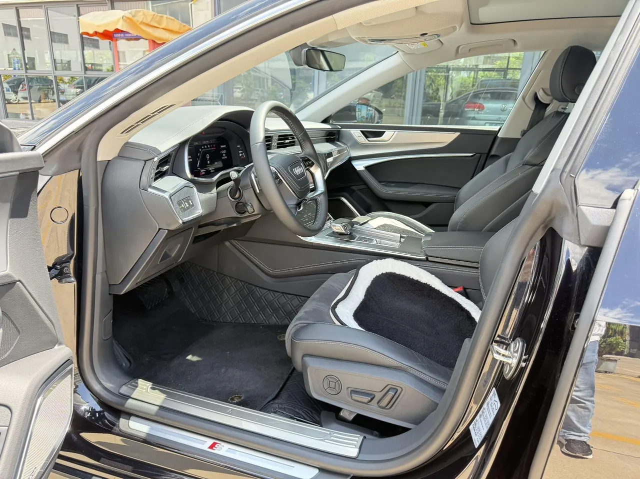 Audi 2025 A7L 2.0TFSI 45TFSI Luxury Automatic - View 1