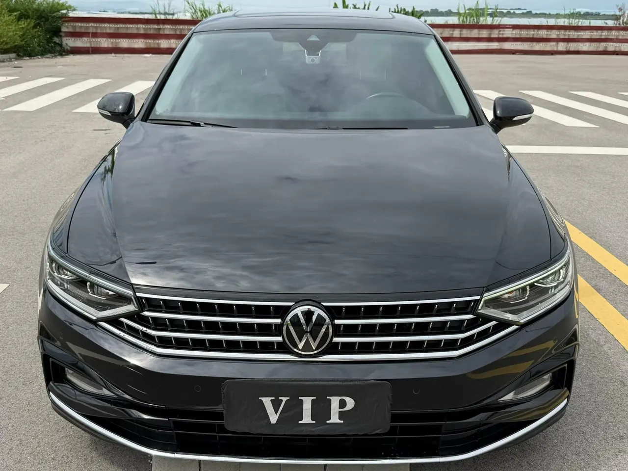 Volkswagen 2023 Magotan 2.0TSI 330TSI 2 million Commemorative Luxury Automatic Gear 2
