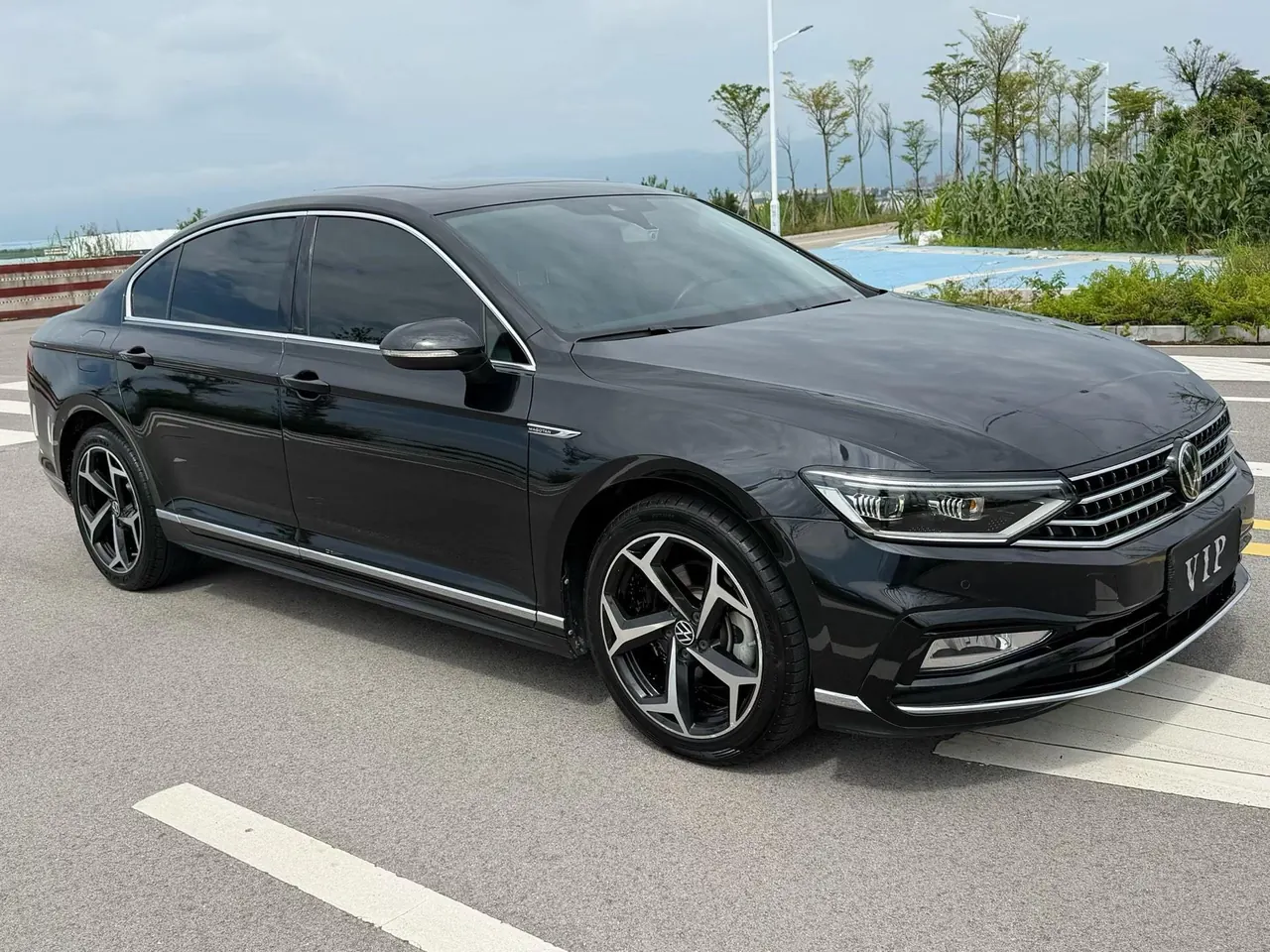 Volkswagen 2023 Magotan 2.0TSI 330TSI 2 million Commemorative Luxury Automatic Gear 3