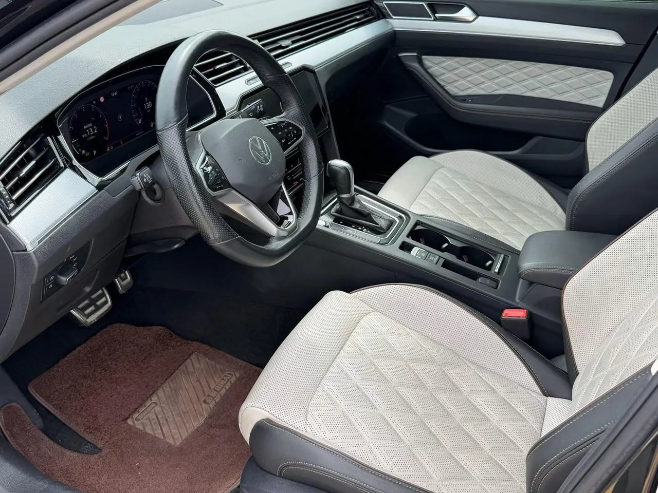 Volkswagen 2023 Magotan 2.0TSI 330TSI 2 million Commemorative Luxury Automatic Gear 4