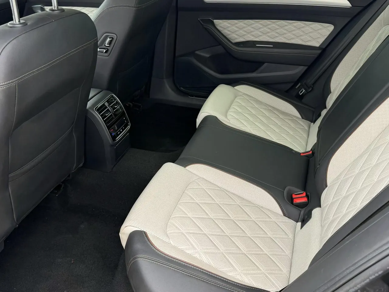 Volkswagen 2023 Magotan 2.0TSI 330TSI 2 million Commemorative Luxury Automatic Gear 6