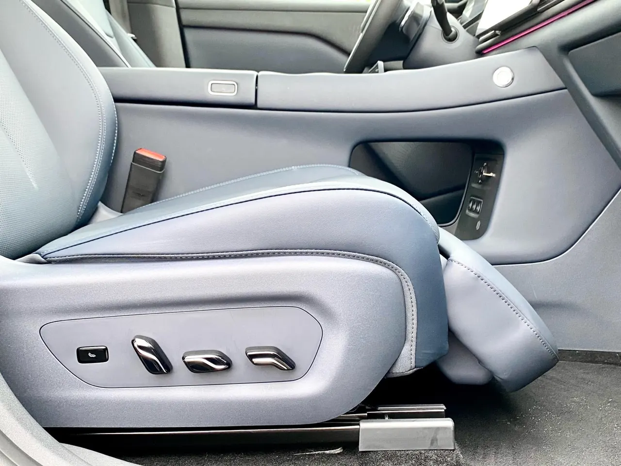 Voyah 2025 bosom friend four-wheel drive dry Kun version automatic gear 13
