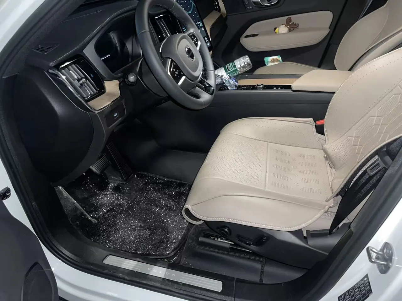 Volvo 2026 XC60 48V 2.0T B5 4-wheel drive Zhiyuan Deluxe Edition Automatic Gear 2