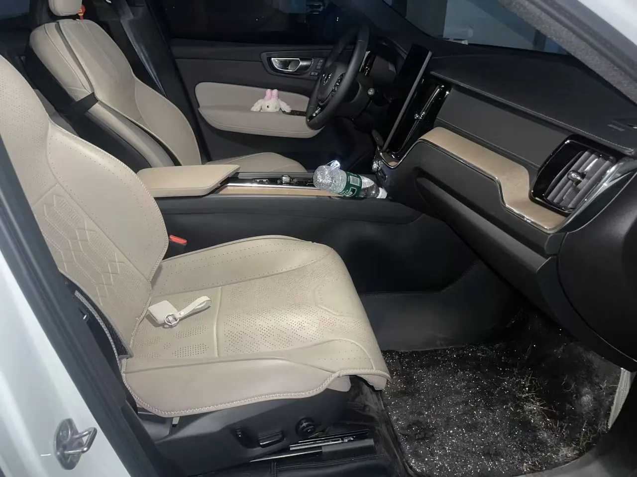 Volvo 2026 XC60 48V 2.0T B5 4-wheel drive Zhiyuan Deluxe Edition Automatic Gear 6