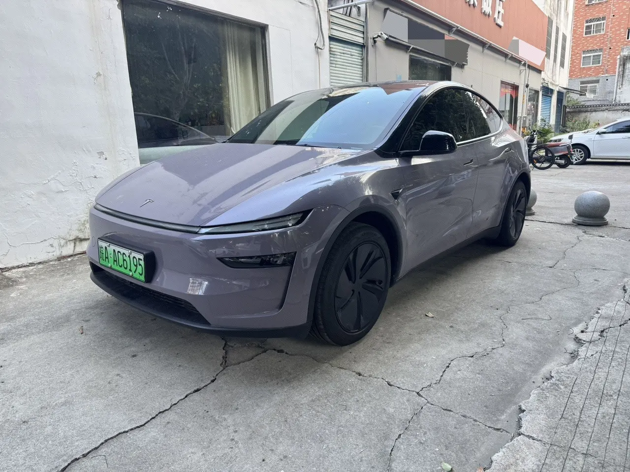 Tesla 2025 Model Y rear-wheel drive version automatic transmission - View 1