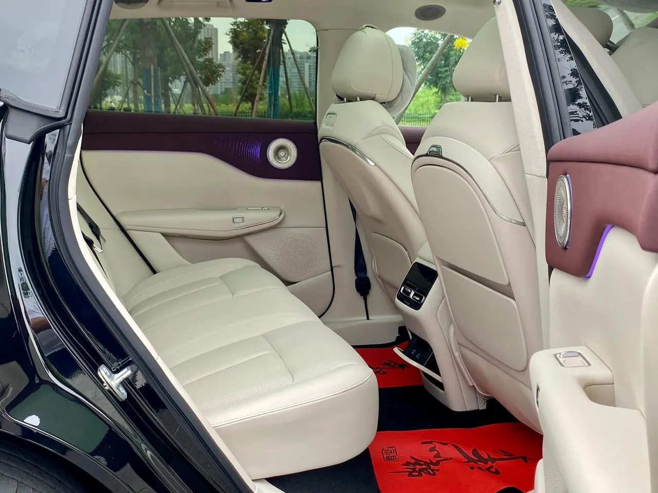 Voyah 2025 bosom friend four-wheel drive dry Kun version automatic gear 16