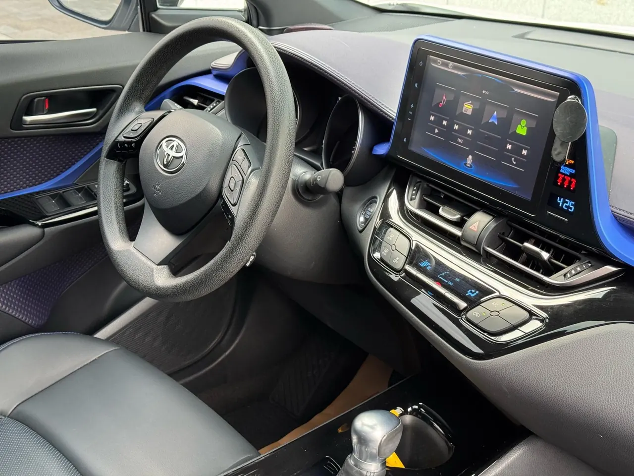 Toyota 2020 C- HR 2.0 stepless leading version of automatic gear 13