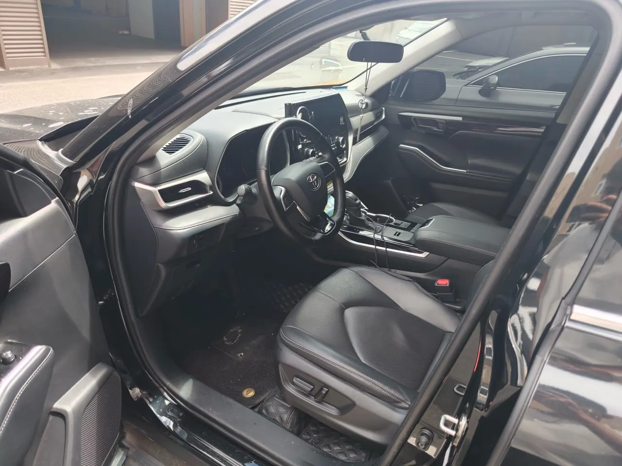 Toyota 2022 Highlander Dual Engine 2.5 Stepless Two-Drive Elite Edition 7-seat Automatic Gear 2