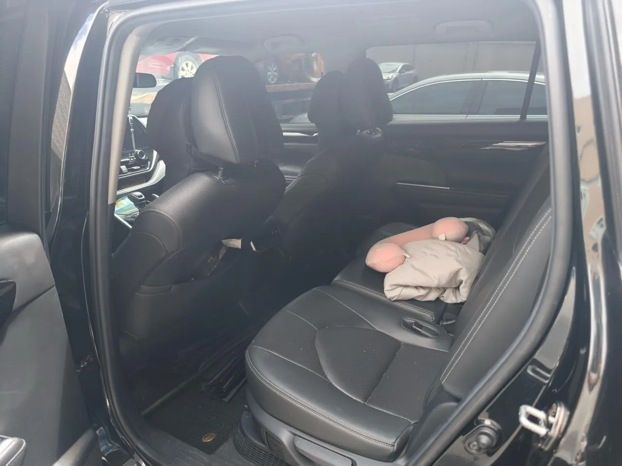 Toyota 2022 Highlander Dual Engine 2.5 Stepless Two-Drive Elite Edition 7-seat Automatic Gear 3