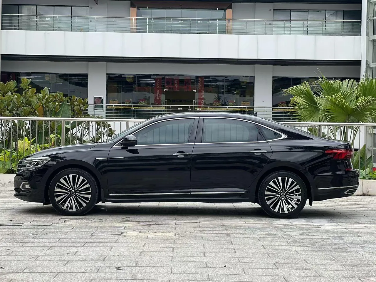 Volkswagen 2020 Passat 2.0TSI 330TSI Deluxe Edition Automatic 3