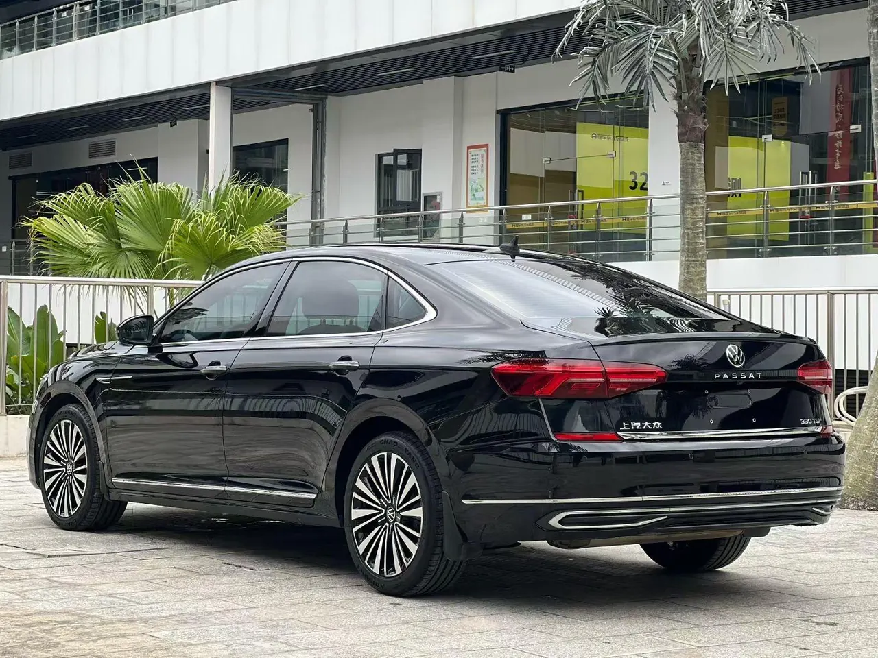 Volkswagen 2020 Passat 2.0TSI 330TSI Deluxe Edition Automatic 4