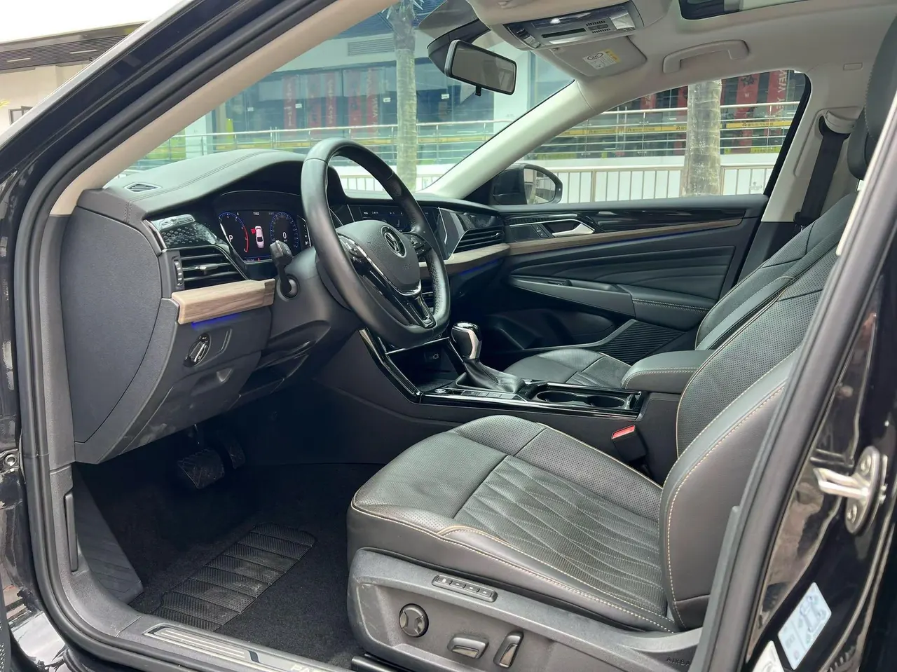 Volkswagen 2020 Passat 2.0TSI 330TSI Deluxe Edition Automatic 6