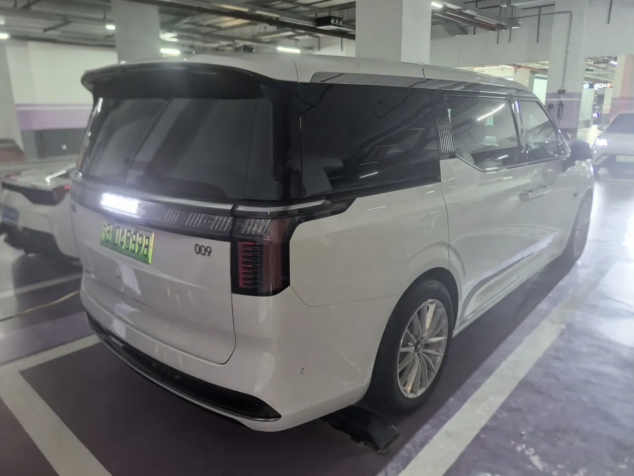 Zeekr 2024 Zeekr 009 7-seat aisle version 108kWh automatic gear 2