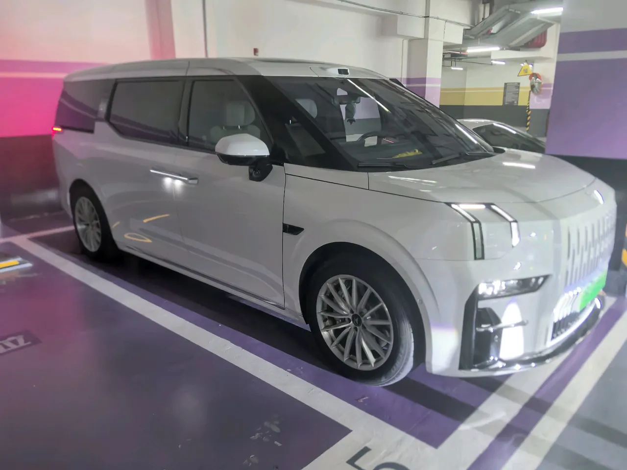 Zeekr 2024 Zeekr 009 7-seat aisle version 108kWh automatic gear 3