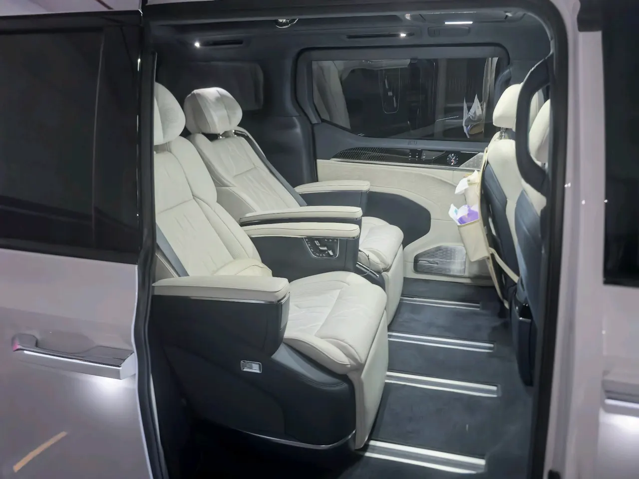 Zeekr 2024 Zeekr 009 7-seat aisle version 108kWh automatic gear 7