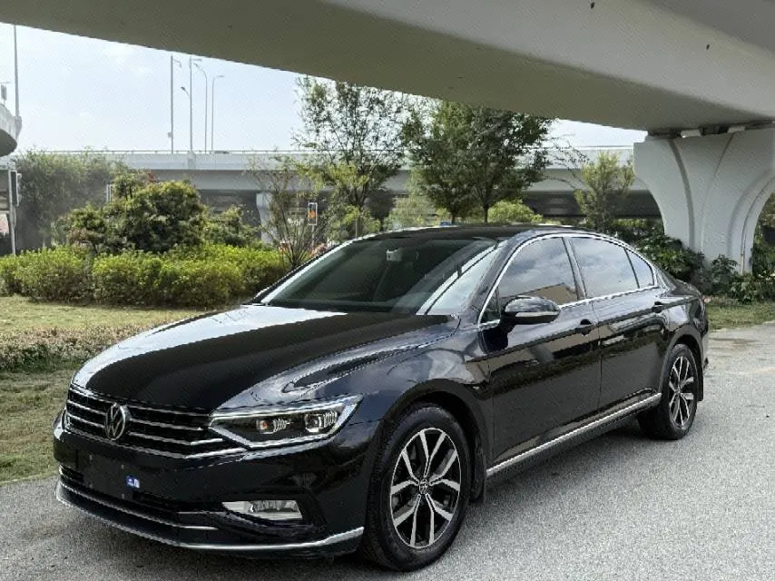 Volkswagen 2020 Magotan 2.0TSI 330TSI Leading Automatic - View 1