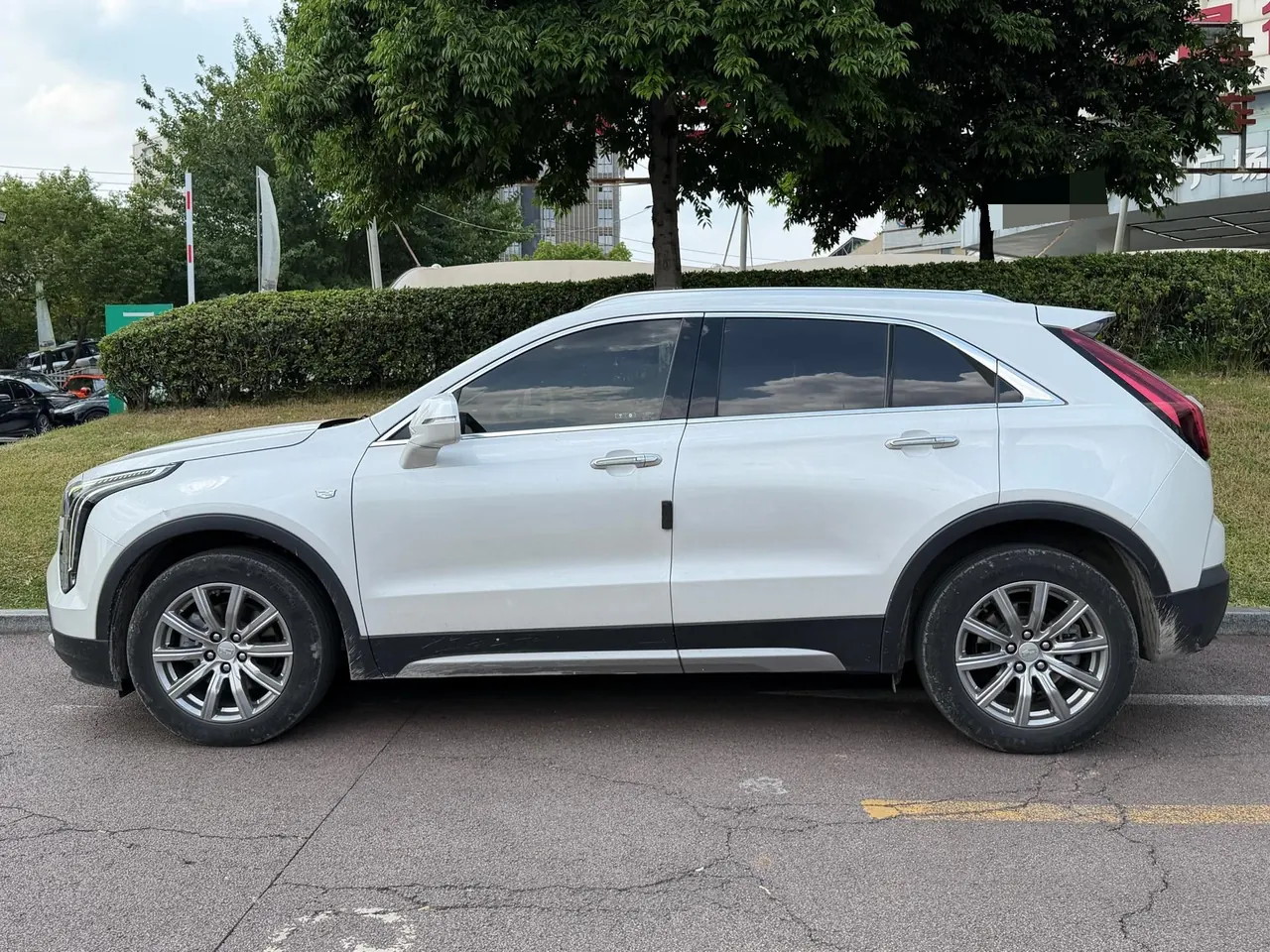 Cadillac 2022 XT4 48V 2.0T 28T Two-Drive Luxury Automatic Gear 2