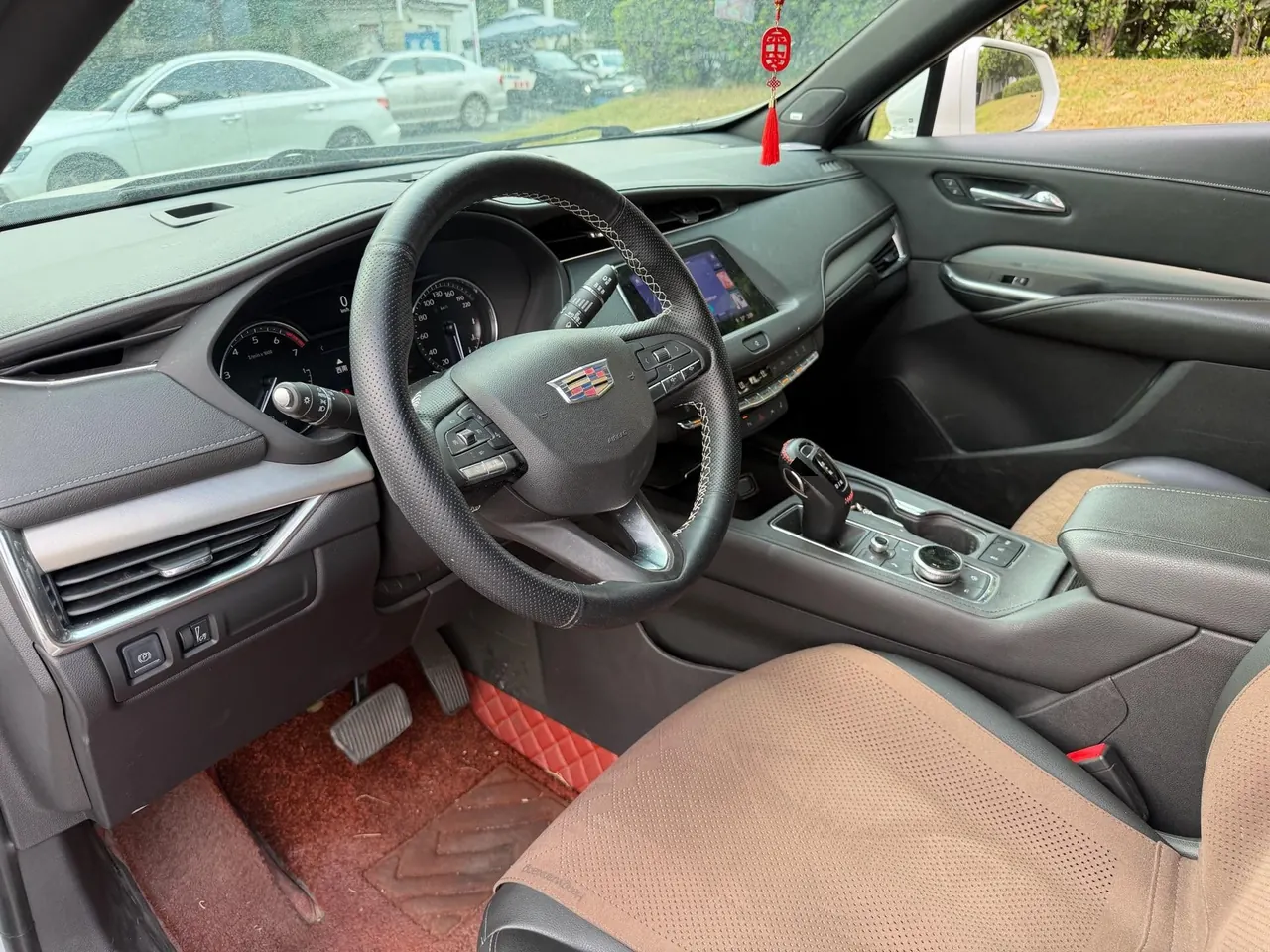 Cadillac 2022 XT4 48V 2.0T 28T Two-Drive Luxury Automatic Gear 3