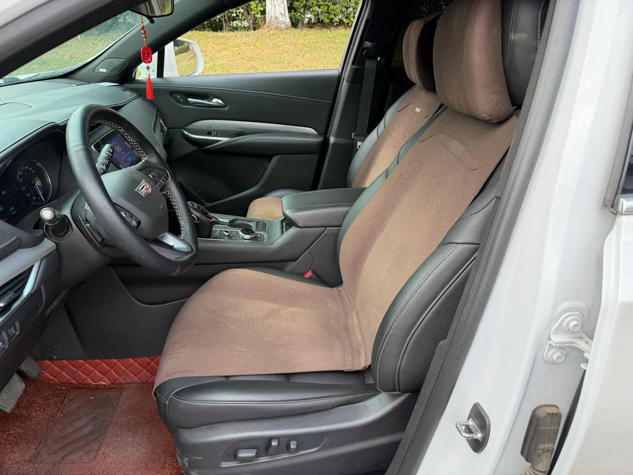 Cadillac 2022 XT4 48V 2.0T 28T Two-Drive Luxury Automatic Gear 4