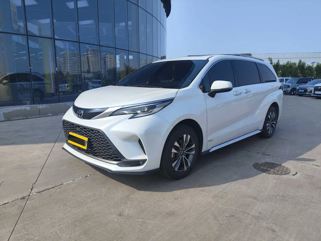 Toyota 2024 Grevia HYBRID 2.5 Stepless Deluxe Edition Automatic Transmission - View 1
