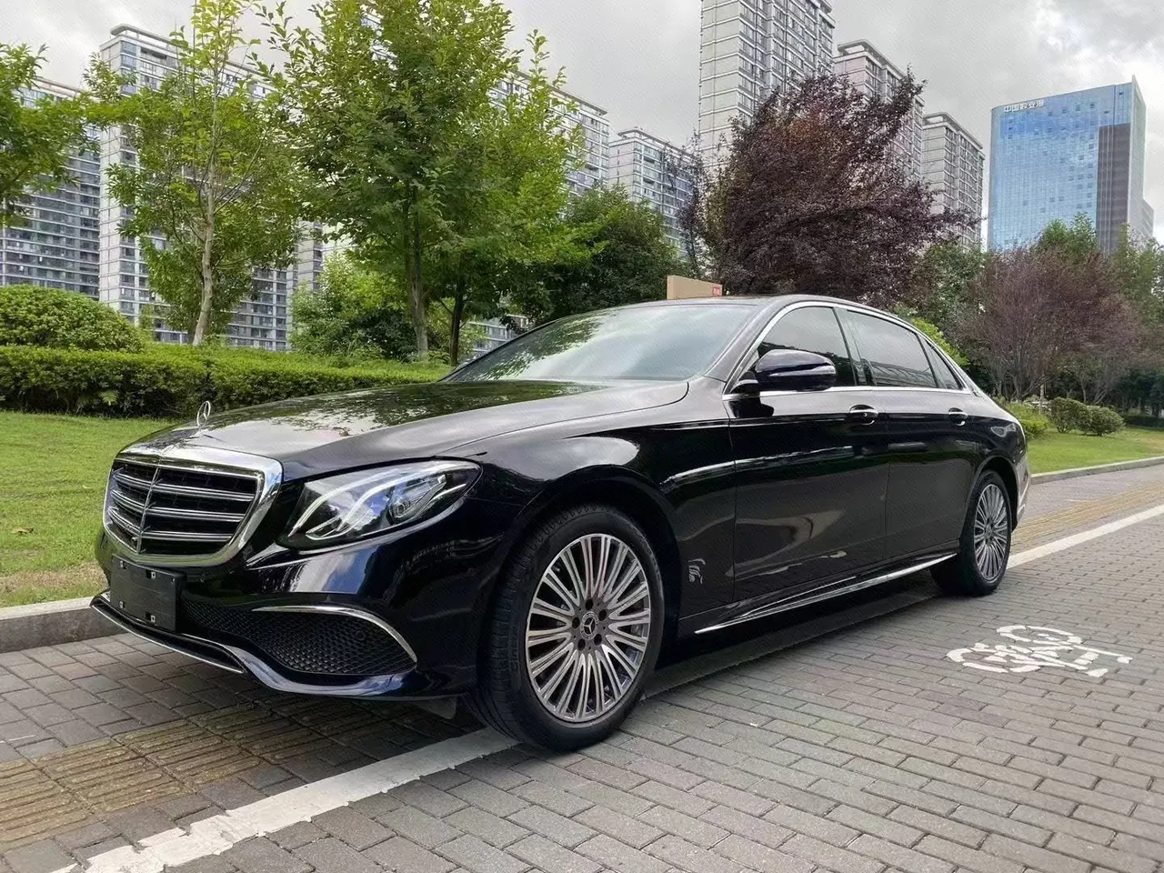 Mercedes Benz E-Class 2020 E 300 L 2.0T Sports Fashion Automatic Gear - View 1