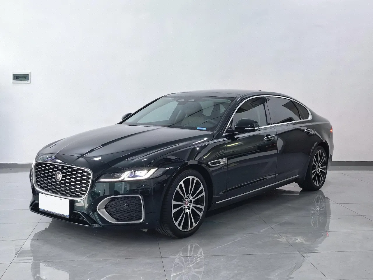Jaguar 2021 XFL 2.0T P 12500.00g Drive Enjoy Deluxe Edition Automatic Gear - View 1