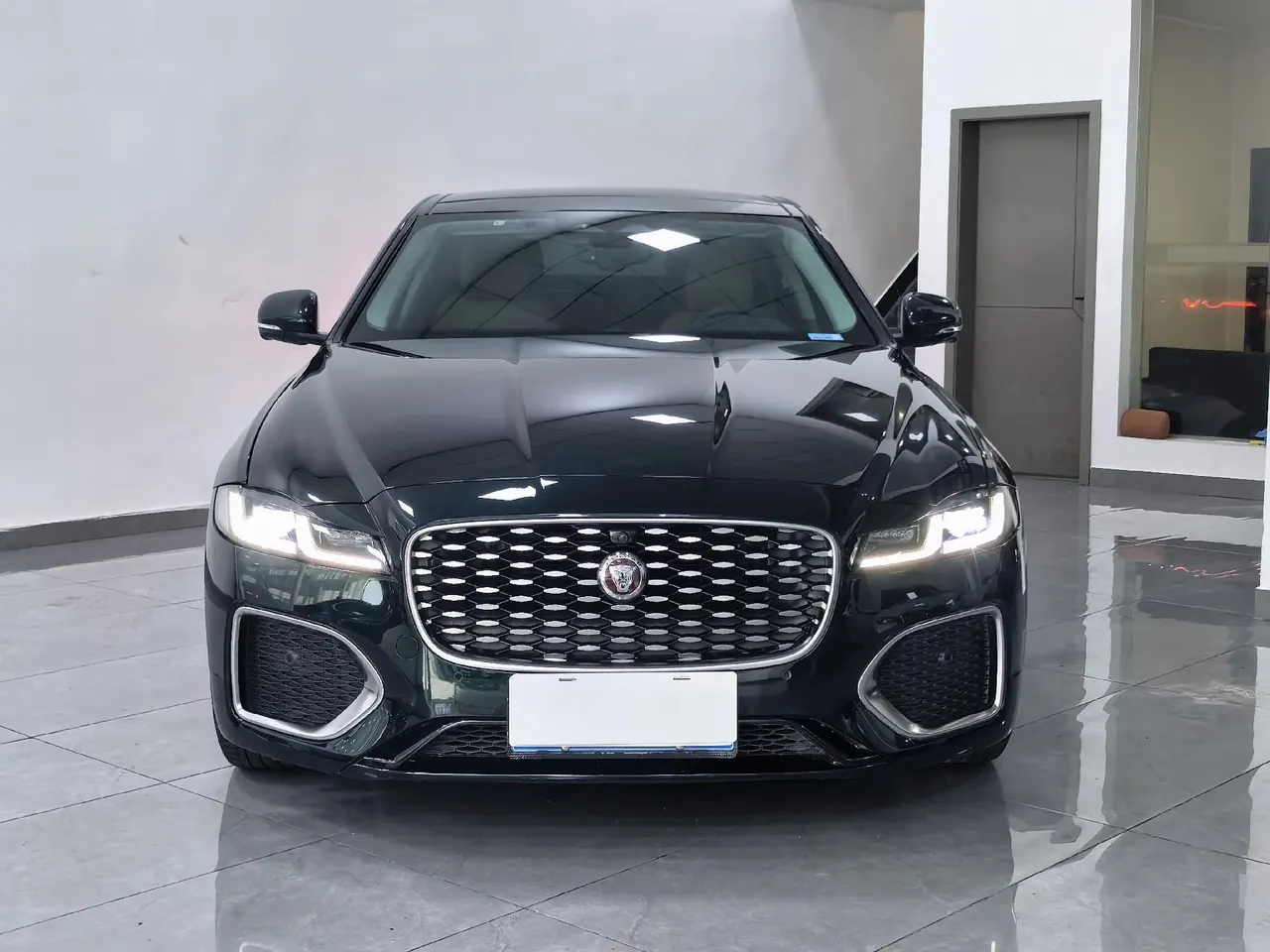 Jaguar 2021 XFL 2.0T P 12500.00g Drive Enjoy Deluxe Edition Automatic Gear 2