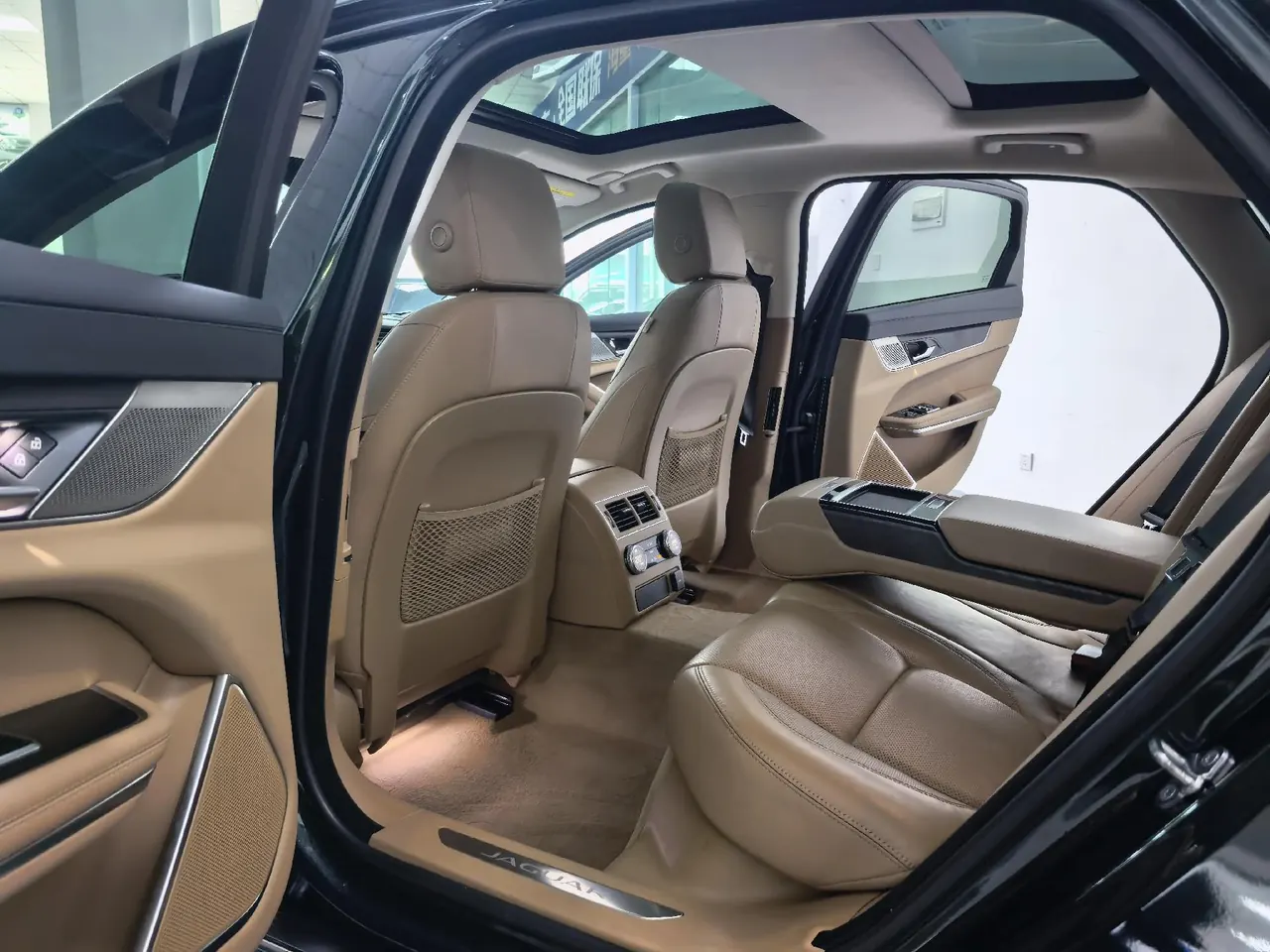 Jaguar 2021 XFL 2.0T P 12500.00g Drive Enjoy Deluxe Edition Automatic Gear 4