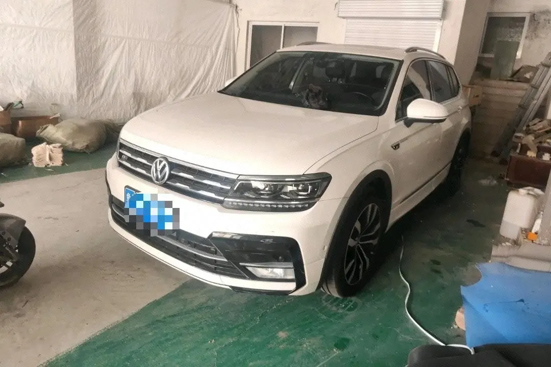 Volkswagen 2020 Tiguan L R-Line 2.0TSI 330TSI Two-Drive Ultimate Automatic Gear - View 1