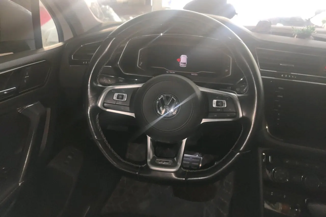 Volkswagen 2020 Tiguan L R-Line 2.0TSI 330TSI Two-Drive Ultimate Automatic Gear 4